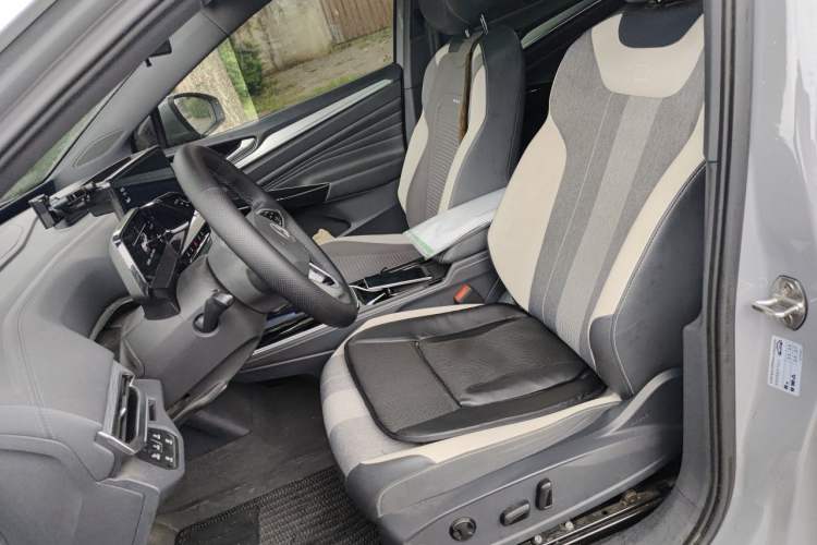 Used Volkswagen ID.4 CROZZ 2022 Long-Range PURE+ Edition Left Front Seat