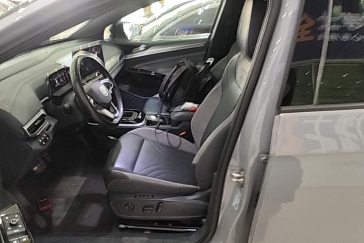 Used Volkswagen ID.4 CROZZ 2022 Long-Range Lite PRO Edition Left Front Seat