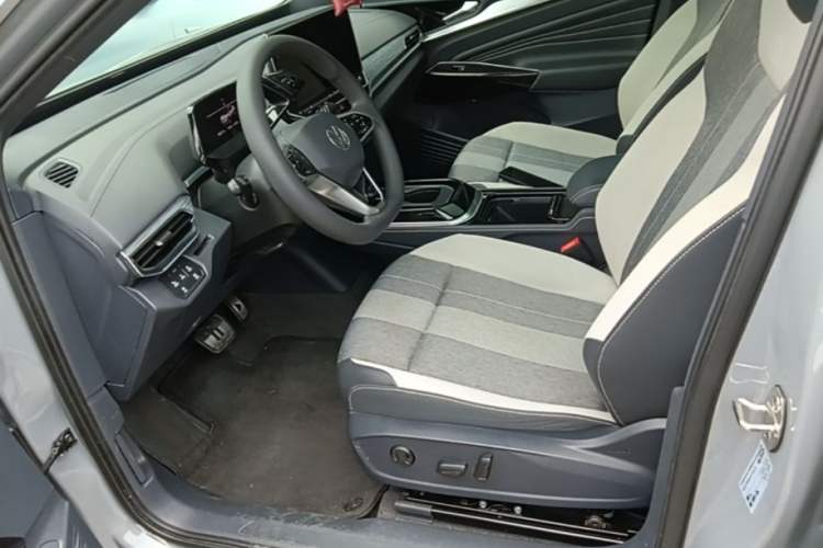 Used Volkswagen ID.4 CROZZ 2022 Pure Edition Limited Edition Left Front Seat