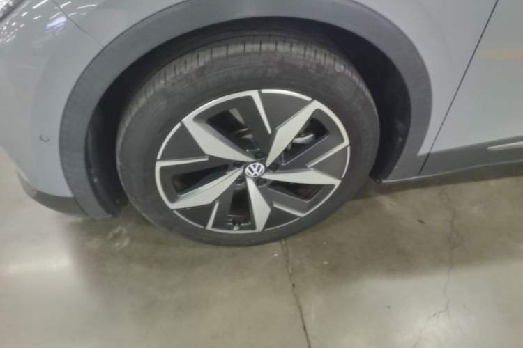 Used Volkswagen ID.4 CROZZ 2022 Long-Range Lite PRO Edition Left Front Wheel Hub