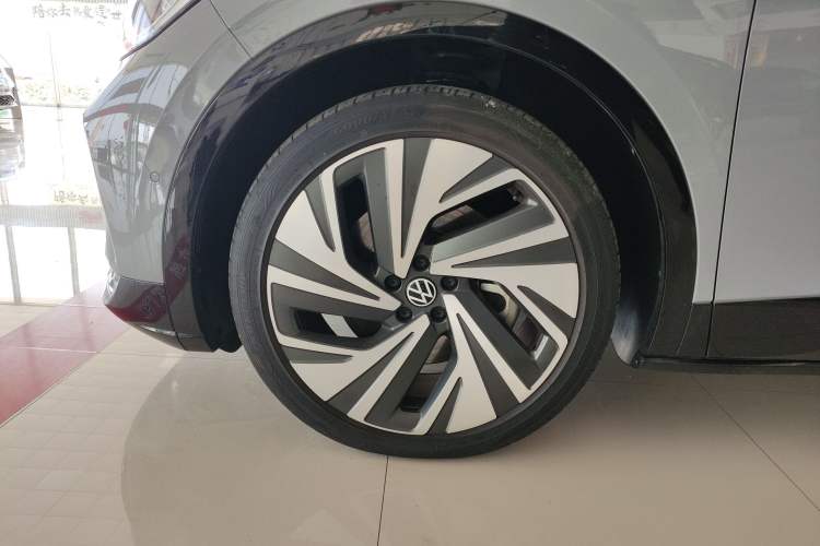 Used Volkswagen ID.4 CROZZ 2022 High-Performance PRIME Edition Left Front Wheel Hub