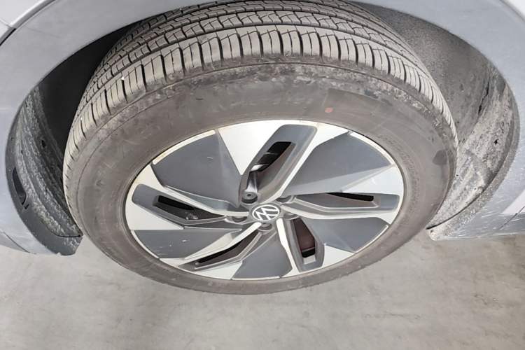 Used Volkswagen ID.4 CROZZ 2022 Standard Range PURE Edition Left Front Wheel Hub