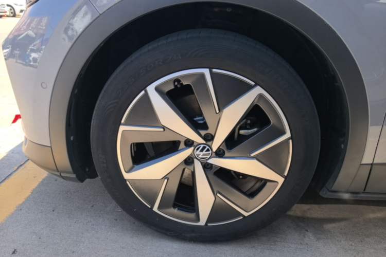 Used Volkswagen ID.4 CROZZ 2022 Long-Range Lite PRO Edition Left Front Wheel Hub