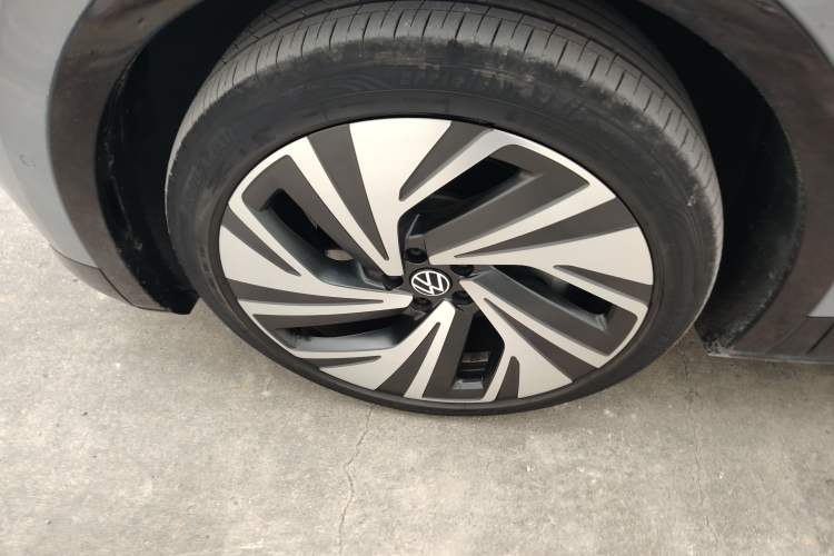 Used Volkswagen ID.4 CROZZ 2022 High-Performance PRIME Edition Left Front Wheel Hub