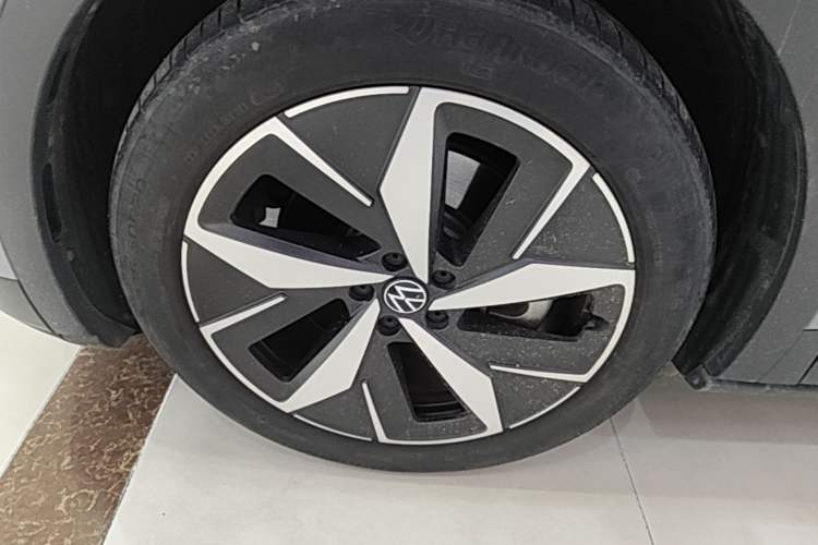 Used Volkswagen ID.4 CROZZ 2022 Long-Range Lite PRO Edition Left Front Wheel Hub