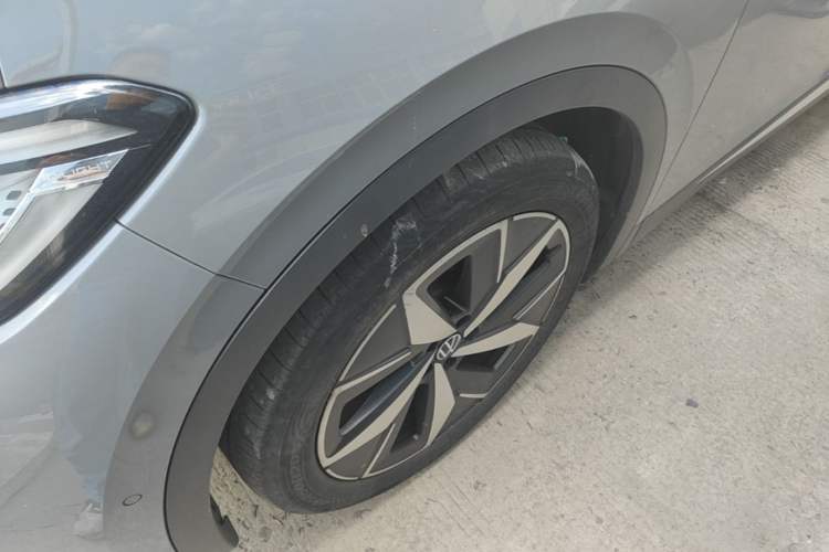 Used Volkswagen ID.4 CROZZ 2022 Long-Range Lite PRO Edition Left Front Wheel Hub