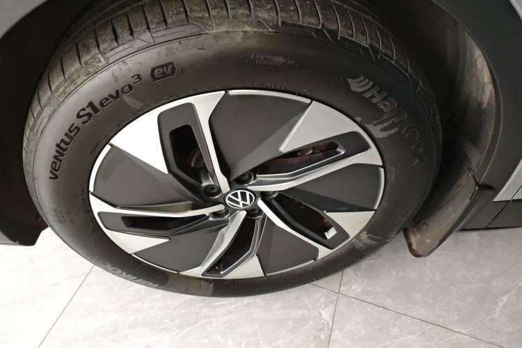 Used Volkswagen ID.4 CROZZ 2022 Standard Range PURE Edition Left Front Wheel Hub