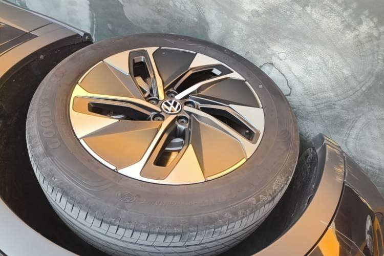 Used Volkswagen ID.4 CROZZ 2022 Long-Range PURE+ Edition Left Front Wheel Hub