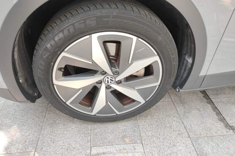 Used Volkswagen ID.4 CROZZ 2022 Long-Range Lite PRO Edition Left Front Wheel Hub