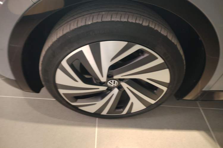 Used Volkswagen ID.4 CROZZ 2022 High-Performance PRIME Edition Left Front Wheel Hub