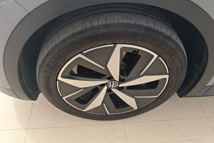 Used Volkswagen ID.4 CROZZ 2022 Long-Range Lite PRO Edition Left Front Wheel Hub