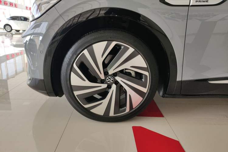 Used Volkswagen ID.4 CROZZ 2022 High-Performance PRIME Edition Left Front Wheel Hub