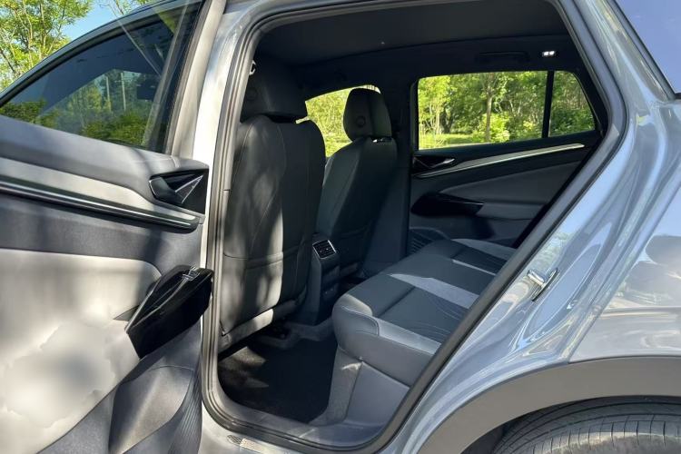 Used Volkswagen ID.4 CROZZ 2022 Long-Range Lite PRO Edition Left Rear Seat
