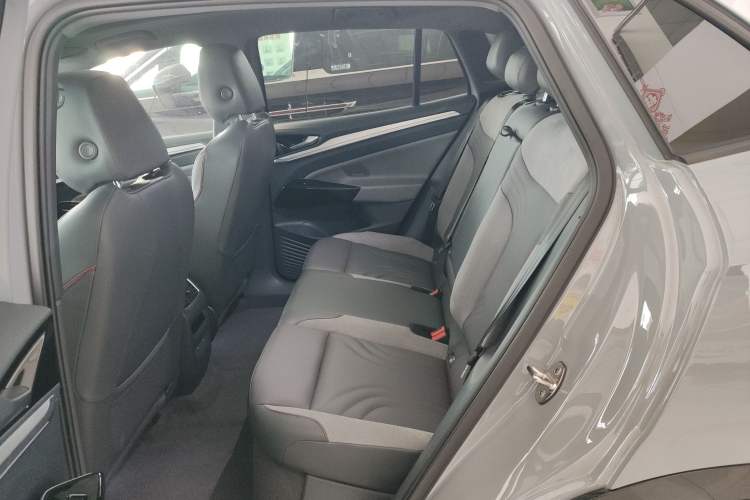 Used Volkswagen ID.4 CROZZ 2022 High-Performance PRIME Edition Left Rear Seat
