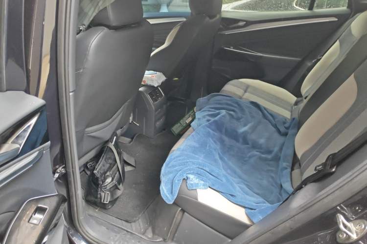 Used Volkswagen ID.4 CROZZ 2022 Long-Range PURE+ Edition Left Rear Seat