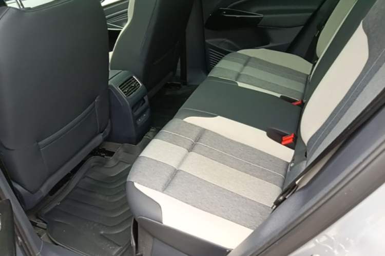 Used Volkswagen ID.4 CROZZ 2022 Pure Edition Limited Edition Left Rear Seat