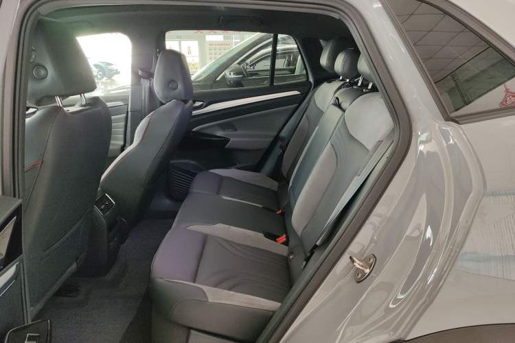 Used Volkswagen ID.4 CROZZ 2022 High-Performance PRIME Edition Left Rear Seat