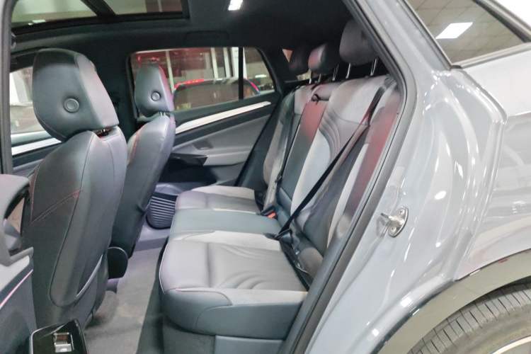 Used Volkswagen ID.4 CROZZ 2022 High-Performance PRIME Edition Left Rear Seat