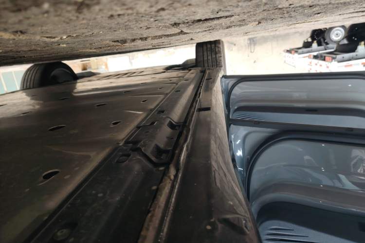 Used Volkswagen ID.4 CROZZ 2022 High-Performance PRIME Edition Left Side Sill