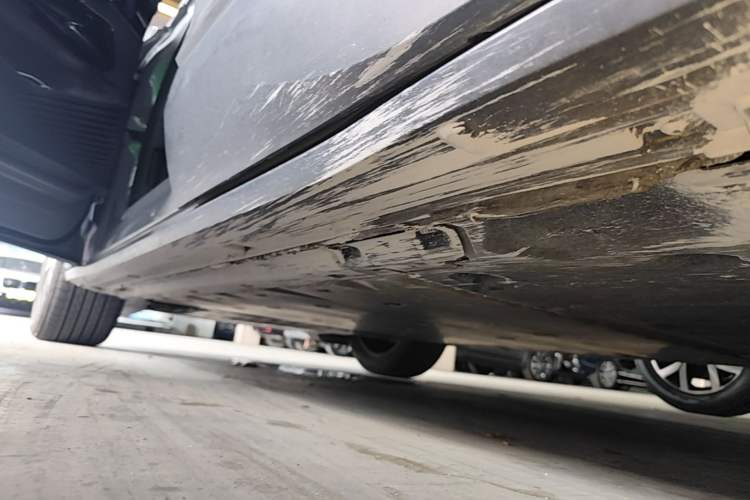 Used Volkswagen ID.4 CROZZ 2022 Standard Range PURE Edition Left Side Sill