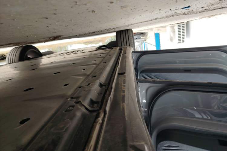 Used Volkswagen ID.4 CROZZ 2022 High-Performance PRIME Edition Left Side Sill