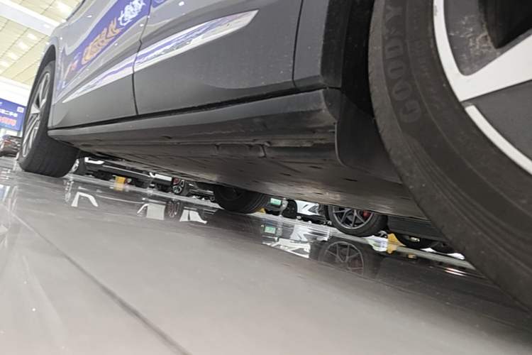 Used Volkswagen ID.4 CROZZ 2022 Long-Range Lite PRO Edition Left Side Sill