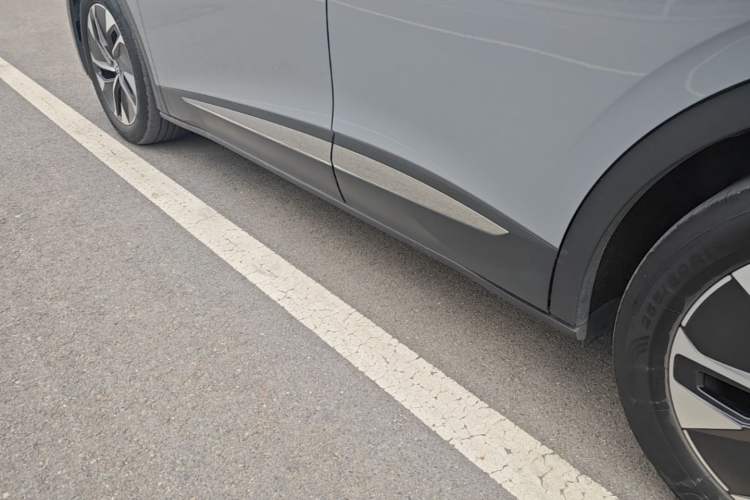 Used Volkswagen ID.4 CROZZ 2022 Long-Range PURE+ Edition Left Side Sill