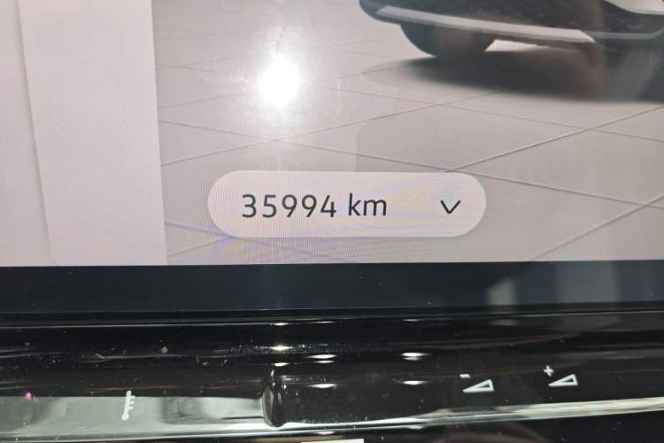 Used Volkswagen ID.4 CROZZ 2022 Long-Range PURE+ Edition Odometer Close Up