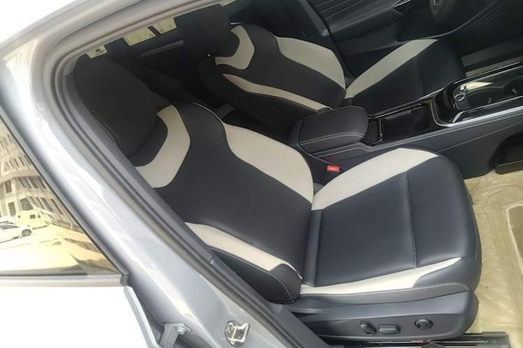 Used Volkswagen ID.4 CROZZ 2022 Pure Edition Limited Edition Right Front Seat