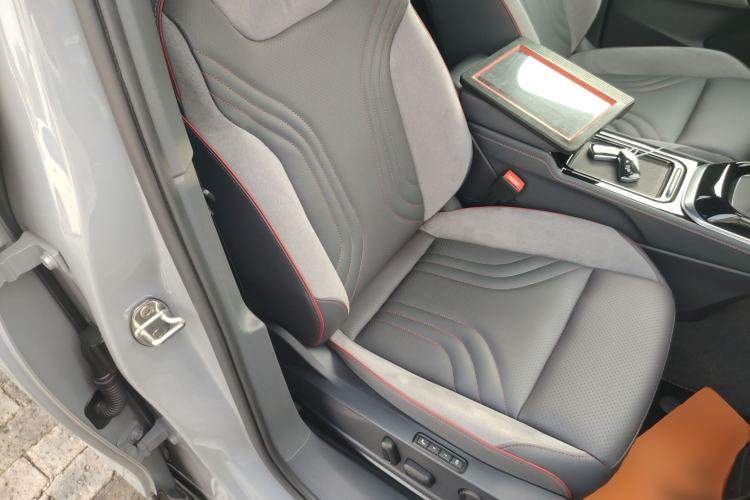 Used Volkswagen ID.4 CROZZ 2022 High-Performance PRIME Edition Right Front Seat