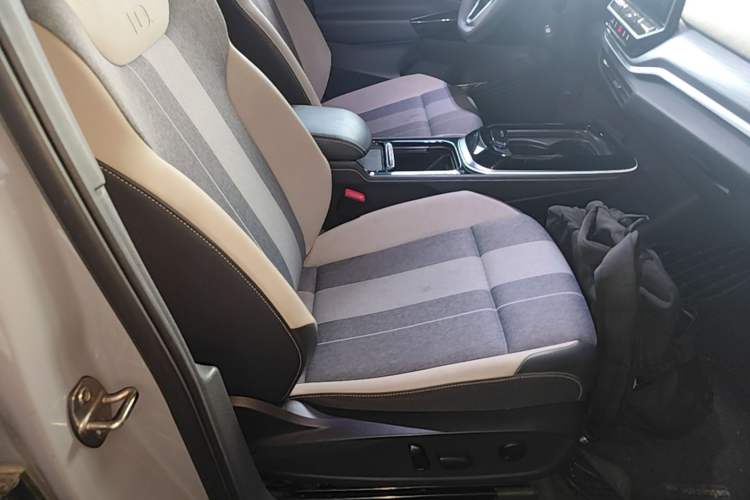 Used Volkswagen ID.4 CROZZ 2022 Standard Range PURE Edition Right Front Seat