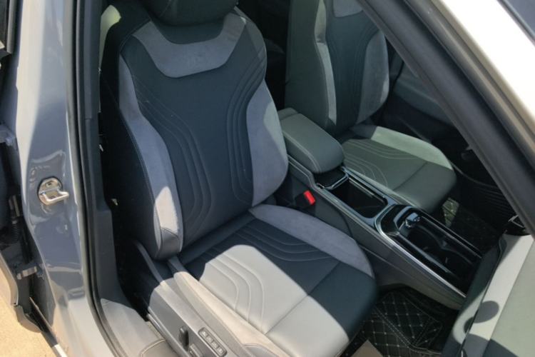 Used Volkswagen ID.4 CROZZ 2022 Long-Range Lite PRO Edition Right Front Seat