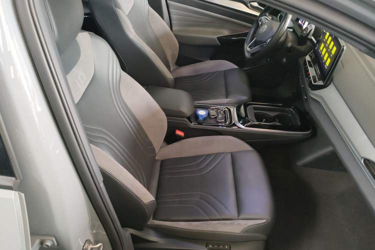 Used Volkswagen ID.4 CROZZ 2022 Long-Range Lite PRO Edition Right Front Seat