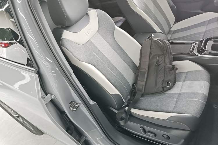 Used Volkswagen ID.4 CROZZ 2022 Long-Range PURE+ Edition Right Front Seat
