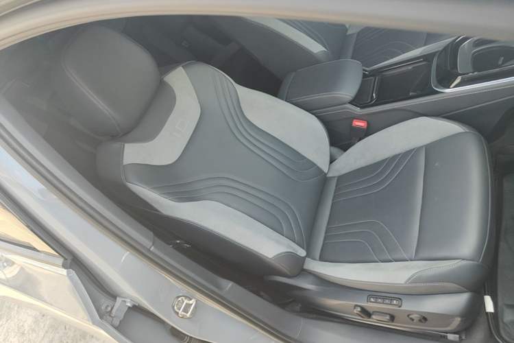 Used Volkswagen ID.4 CROZZ 2022 Long-Range Lite PRO Edition Right Front Seat