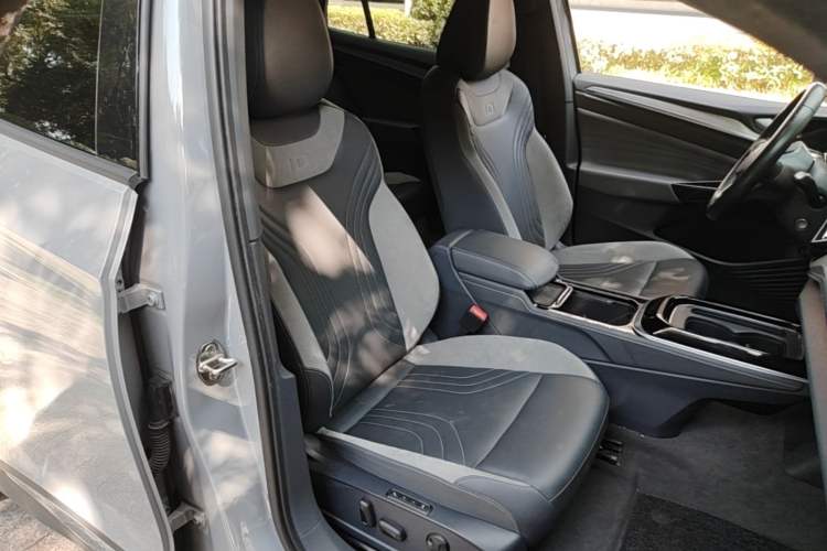 Used Volkswagen ID.4 CROZZ 2022 Long-Range Lite PRO Edition Right Front Seat