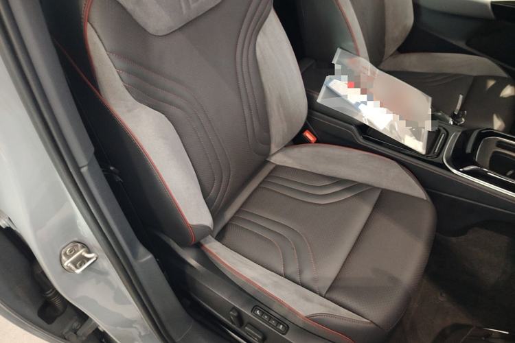 Used Volkswagen ID.4 CROZZ 2022 High-Performance PRIME Edition Right Front Seat