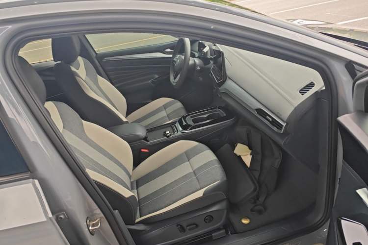 Used Volkswagen ID.4 CROZZ 2022 Long-Range PURE+ Edition Right Front Seat