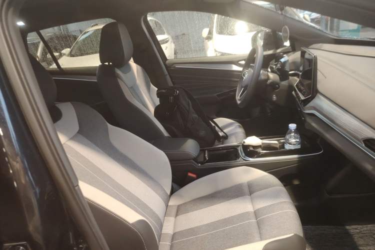 Used Volkswagen ID.4 CROZZ 2022 Pure Edition Limited Edition Right Front Seat