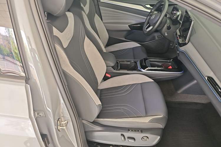 Used Volkswagen ID.4 CROZZ 2022 Long-Range Lite PRO Edition Right Front Seat