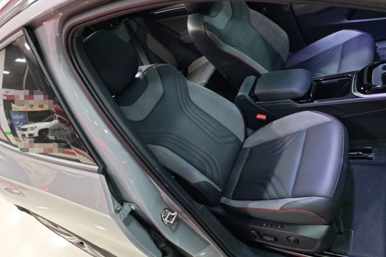 Used Volkswagen ID.4 CROZZ 2022 High-Performance PRIME Edition Right Front Seat