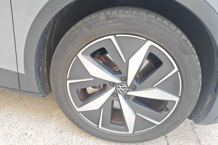 Used Volkswagen ID.4 CROZZ 2022 Long-Range Lite PRO Edition Right Front Wheel Hub