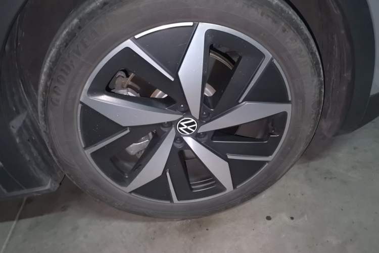 Used Volkswagen ID.4 CROZZ 2022 Long-Range PURE+ Edition Right Front Wheel Hub