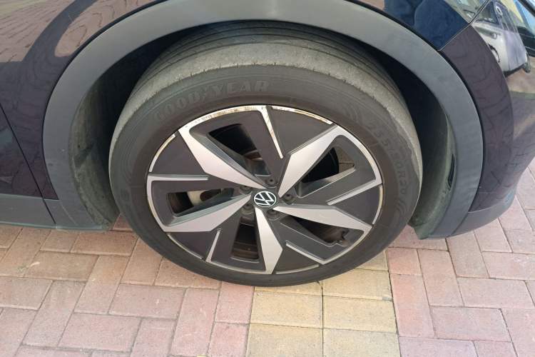 Used Volkswagen ID.4 CROZZ 2022 Long-Range Lite PRO Edition Right Front Wheel Hub