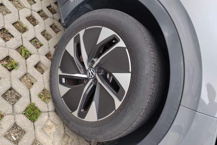 Used Volkswagen ID.4 CROZZ 2022 Pure Edition Limited Edition Right Front Wheel Hub