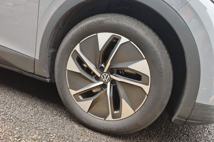 Used Volkswagen ID.4 CROZZ 2022 Pure Edition Limited Edition Right Front Wheel Hub