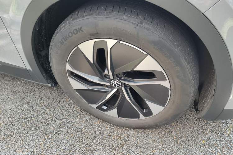 Used Volkswagen ID.4 CROZZ 2022 Standard Range PURE Edition Right Front Wheel Hub
