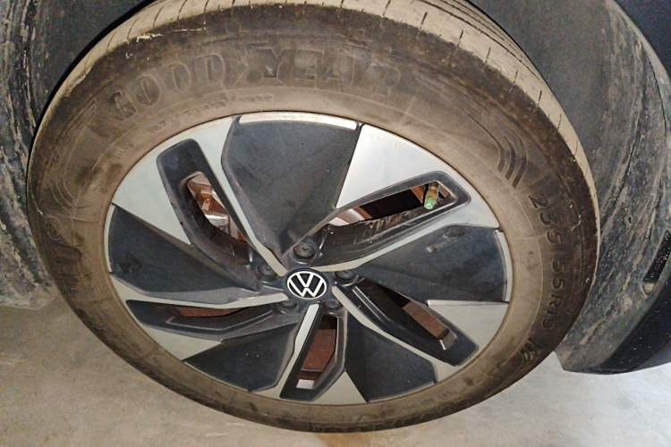 Used Volkswagen ID.4 CROZZ 2022 Long-Range PURE+ Edition Right Front Wheel Hub