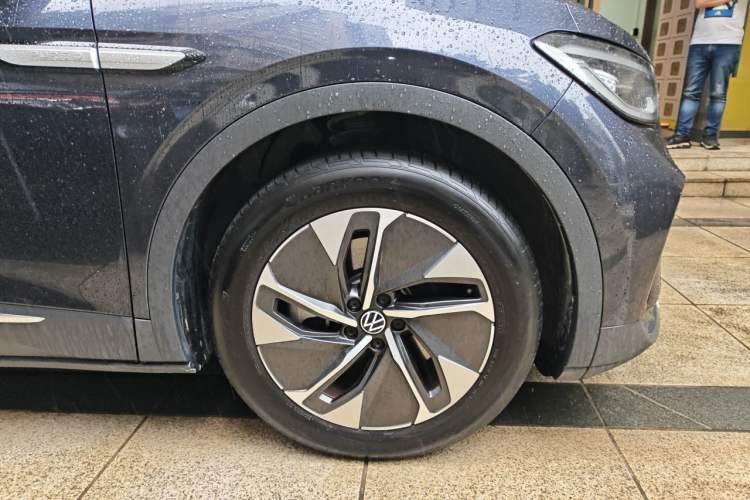 Used Volkswagen ID.4 CROZZ 2022 Long-Range PURE+ Edition Right Front Wheel Hub