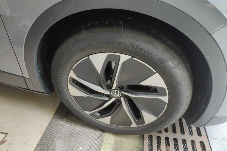 Used Volkswagen ID.4 CROZZ 2022 Pure Edition Limited Edition Right Front Wheel Hub